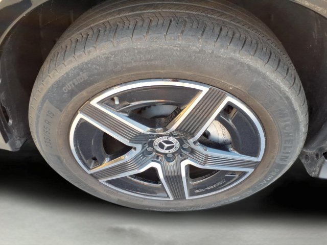 Used 2024 Mercedes-Benz GLC 300 4MATIC image 12