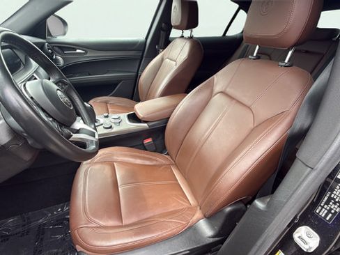 Used 2023 Alfa Romeo Stelvio Ti AWD/4WD image 13