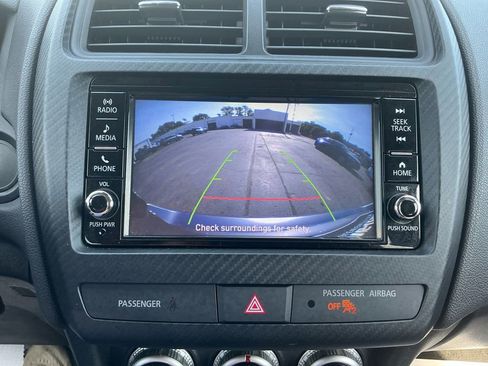 Used 2025 Mitsubishi Outlander ES FWD image 26