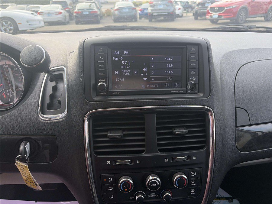 Used 2019 Dodge Grand Caravan SE FWD image 19