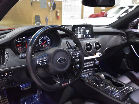 Used 2018 Kia Stinger GT2 image 22