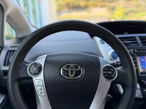 Used 2012 Toyota Prius V Five FWD image 13
