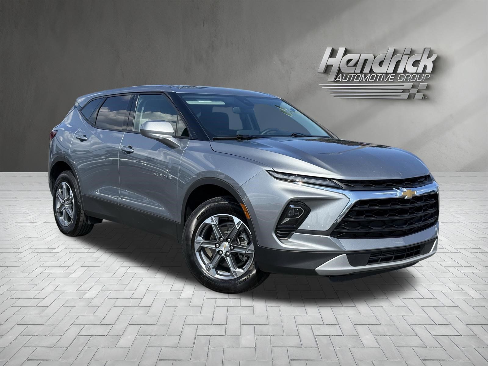 Used 2025 Chevrolet Blazer LT FWD image 2