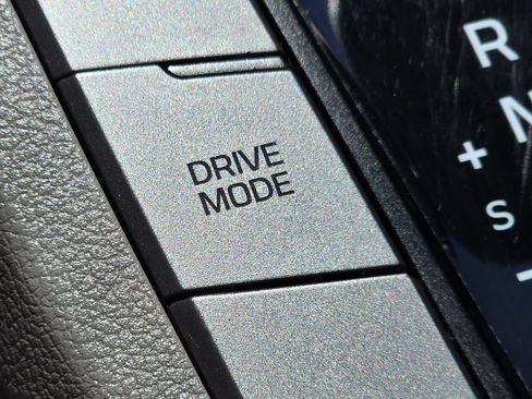 Used 2020 Hyundai Elantra SE FWD image 27