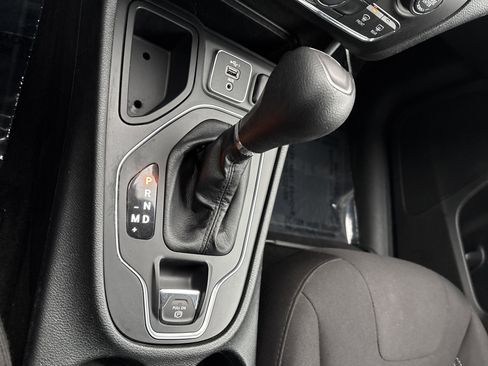 Used 2019 Jeep Cherokee Latitude w/ Popular Appearance Group image 31