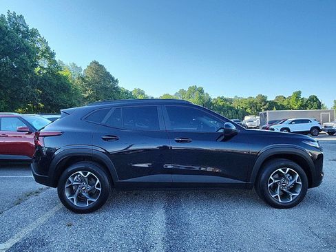 Used 2024 Chevrolet Trax LT w/ Driver Confidence Package FWD image 6