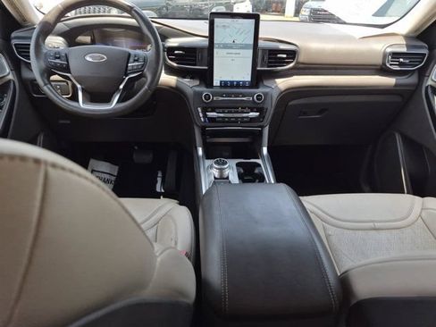 Used 2020 Ford Explorer Platinum w/ Premium Technology Package AWD/4WD image 18