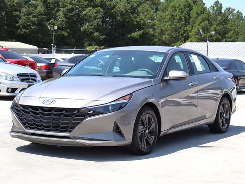 Used 2023 Hyundai Elantra SEL FWD image 3
