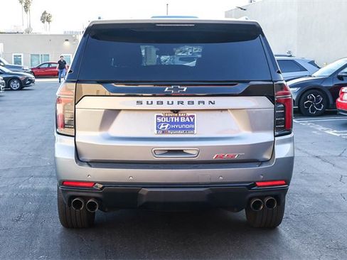 Used 2025 Chevrolet Suburban RST image 5
