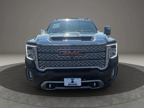 Used 2023 GMC Sierra 2500 Denali w/ Denali Black Diamond Edition AWD/4WD image 8