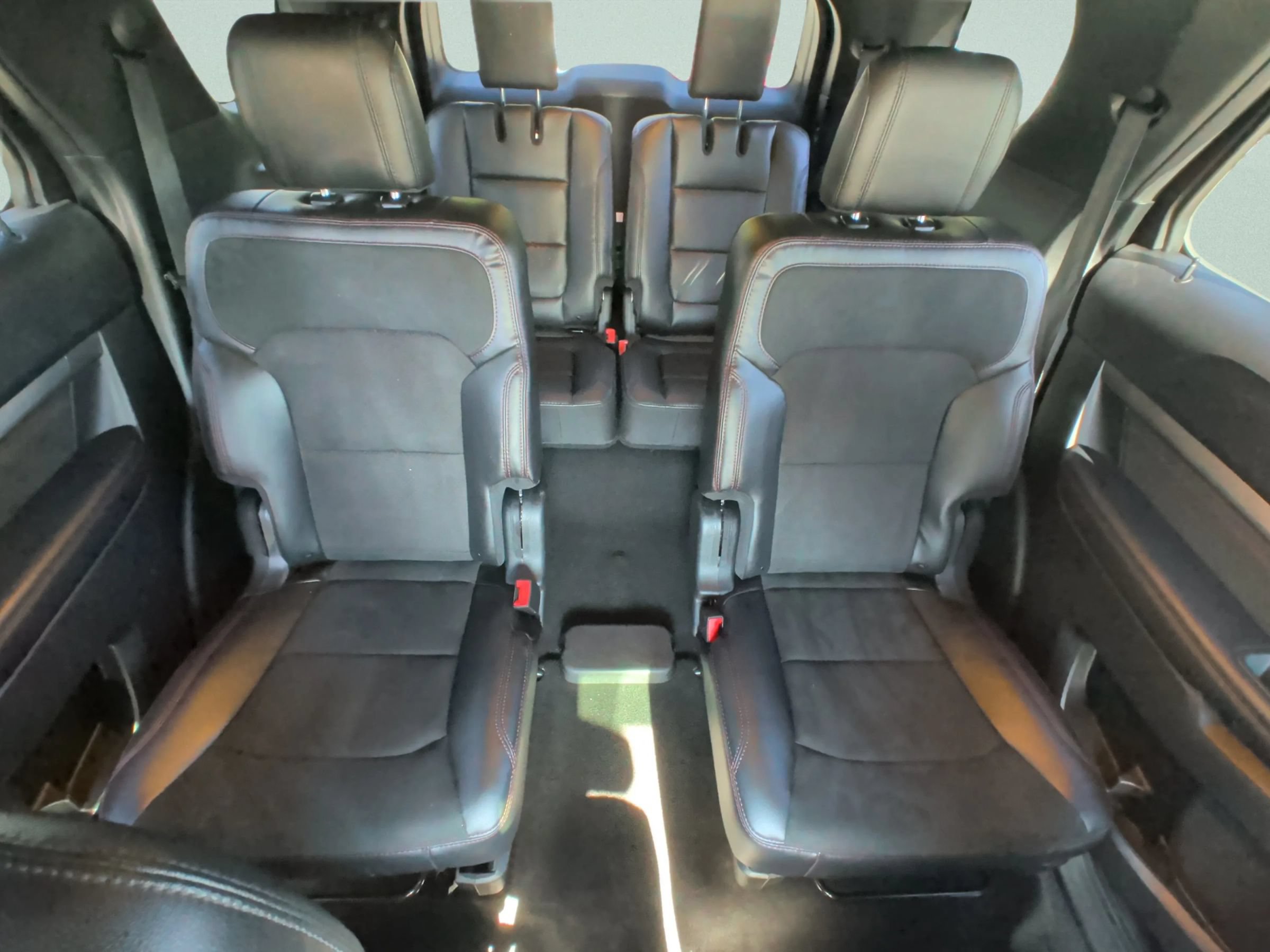 Used 2019 Ford Explorer XLT w/ Equipment Group 202A FWD image 32