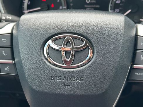 Used 2026 Toyota Highlander XLE AWD/4WD image 40