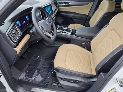 Used 2024 Volkswagen Atlas Cross Sport SE FWD image 9