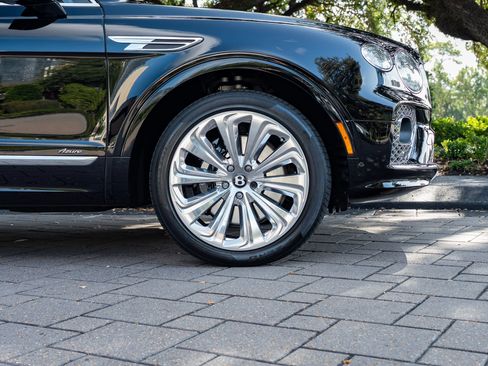 Used 2023 Bentley Bentayga Extended Wheelbase AWD/4WD image 6