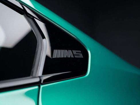 Used 2025 BMW M5 w/ Carbon Package image 24