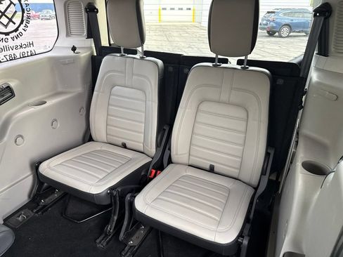 Used 2019 Ford Transit Connect Titanium FWD image 11