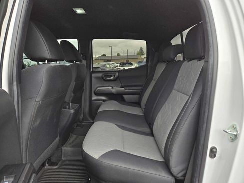 Certified 2022 Toyota Tacoma TRD Off-Road AWD/4WD image 21