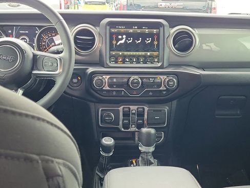 Used 2023 Jeep Wrangler Unlimited Sahara AWD/4WD image 14