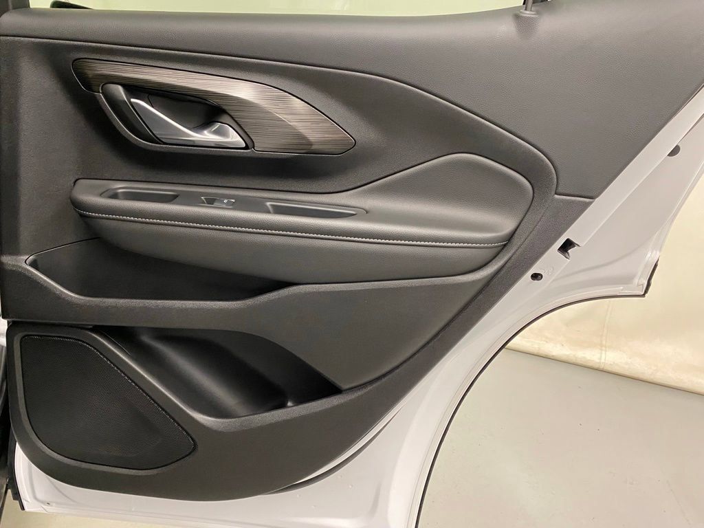 Used 2024 GMC Terrain SLT AWD/4WD image 13