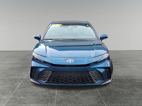 Used 2025 Toyota Camry SE FWD image 2