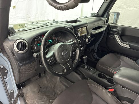Used 2014 Jeep Wrangler Rubicon w/ Power Convenience Group AWD/4WD image 14
