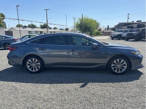 Used 2020 Toyota Avalon XLE w/ Moonroof Package FWD image 4