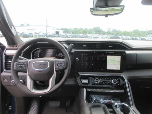 New 2026 GMC Sierra 2500 Denali w/ Denali Reserve Package AWD/4WD image 16