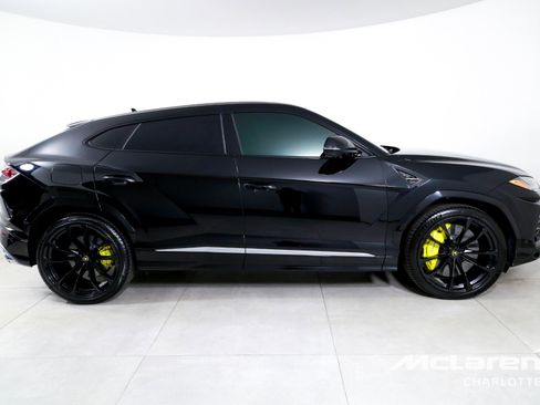 Used 2021 Lamborghini Urus image 9