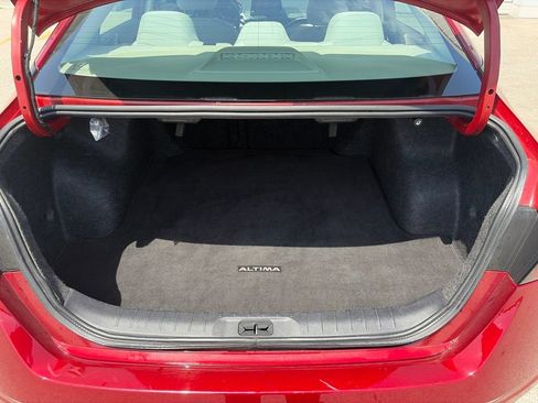 Used 2025 Nissan Altima 2.5 SV FWD image 15