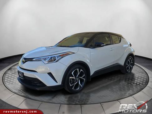 Used 2019 Toyota C-HR XLE image 1