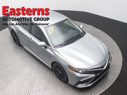 Used 2023 Toyota Camry XSE FWD image 3