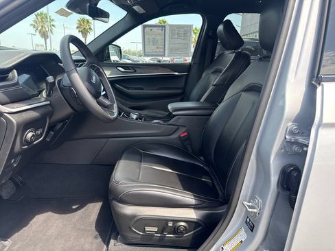 Used 2025 Jeep Grand Cherokee L Limited RWD image 13