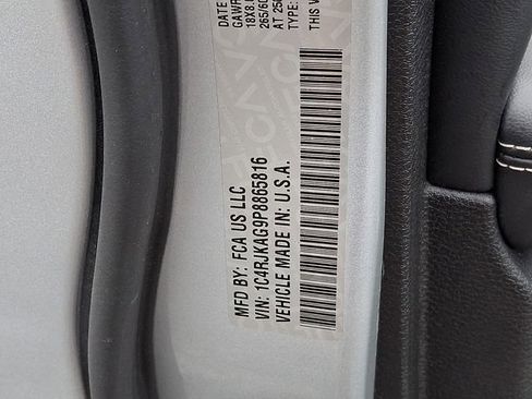 Used 2023 Jeep Grand Cherokee L Laredo image 29