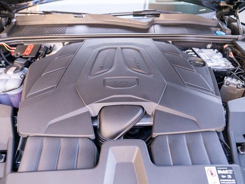 Certified 2025 Porsche Cayenne AWD/4WD image 23