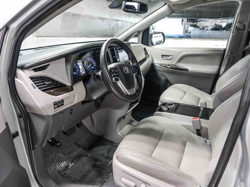 Certified 2020 Toyota Sienna XLE w/ XLE Navigation Package FWD image 18