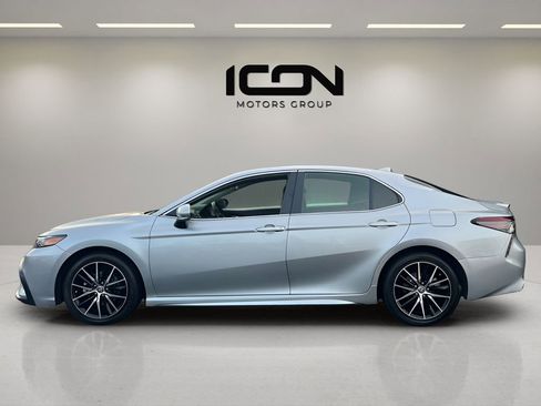 Used 2023 Toyota Camry SE image 2