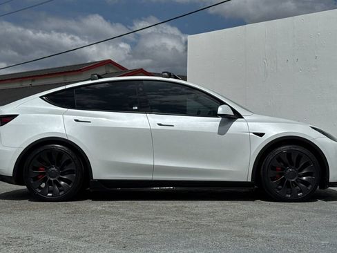 Used 2023 Tesla Model Y Performance AWD/4WD image 2