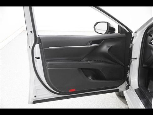 Used 2023 Toyota Camry SE w/ Audio Upgrade Package FWD image 4
