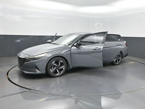 Used 2022 Hyundai Elantra SEL w/ Convenience + Premium Package FWD image 34