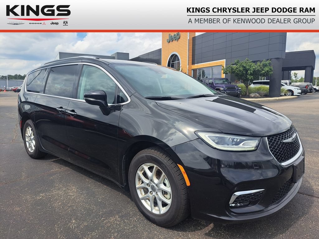 Used 2021 Chrysler Pacifica Touring-L FWD image 1
