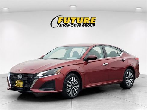 Used 2024 Nissan Altima 2.5 SV image 5