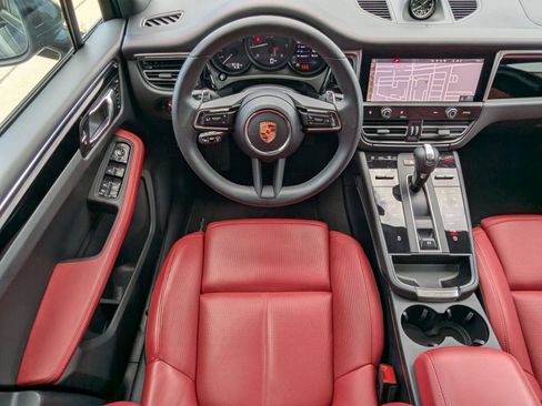 Used 2025 Porsche Macan image 15