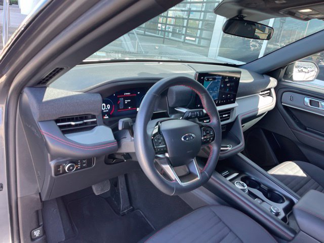 Used 2025 Ford Explorer ST-Line w/ ST-Line Street Pack AWD/4WD image 7