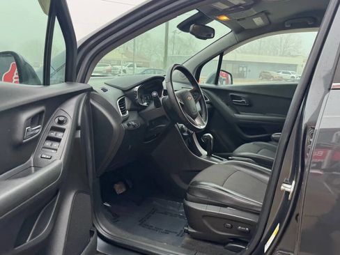 Used 2017 Chevrolet Trax LT w/ LT Convenience Package image 10