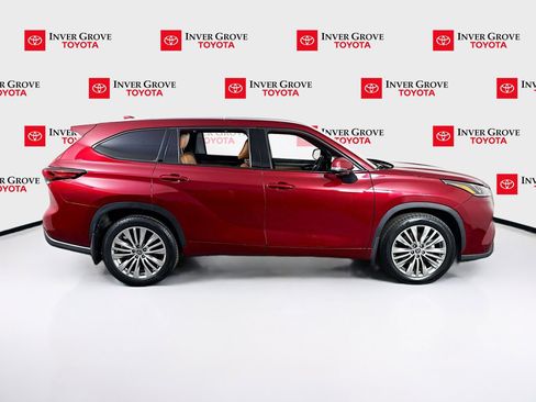 Used 2023 Toyota Highlander Platinum AWD/4WD image 4