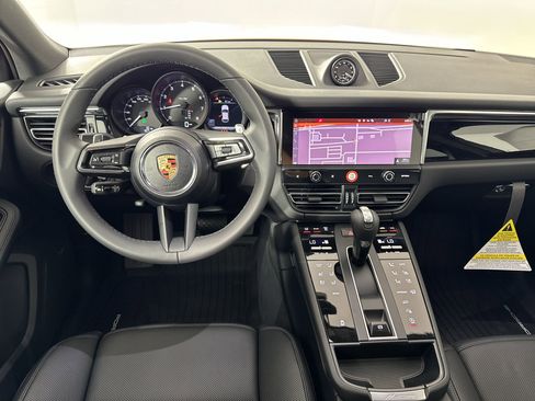 Certified 2025 Porsche Macan image 27