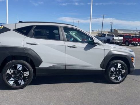 Used 2025 Hyundai Kona SEL image 2
