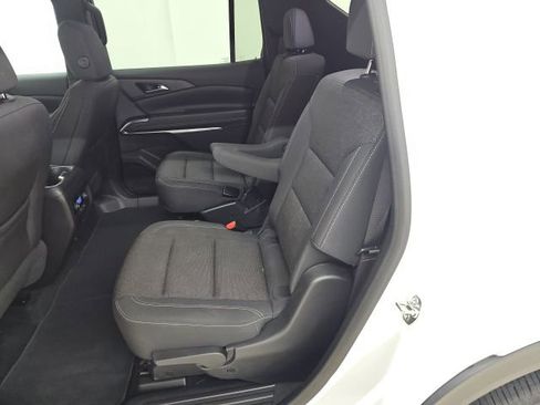 Used 2025 Chevrolet Traverse LT image 6