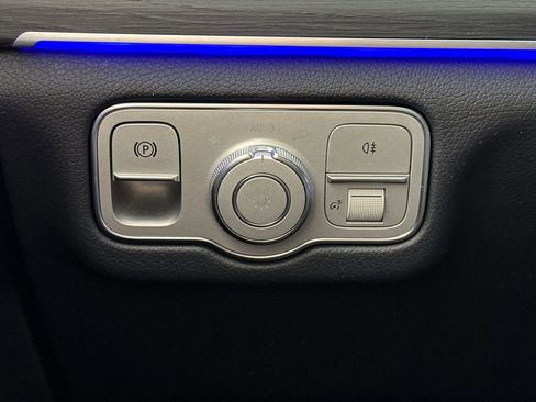 Certified 2025 Mercedes-Benz GLE 350 4MATIC image 31