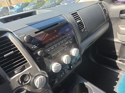 Used 2013 Toyota Tundra 4x4 CrewMax w/ SR5 Pkg image 28